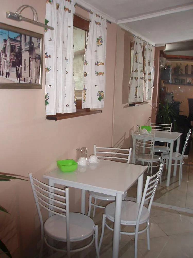 Apart & Rooms Fotinov Burgas City 2*,
