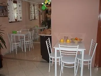 Apart & Rooms Fotinov Burgas City 2*,