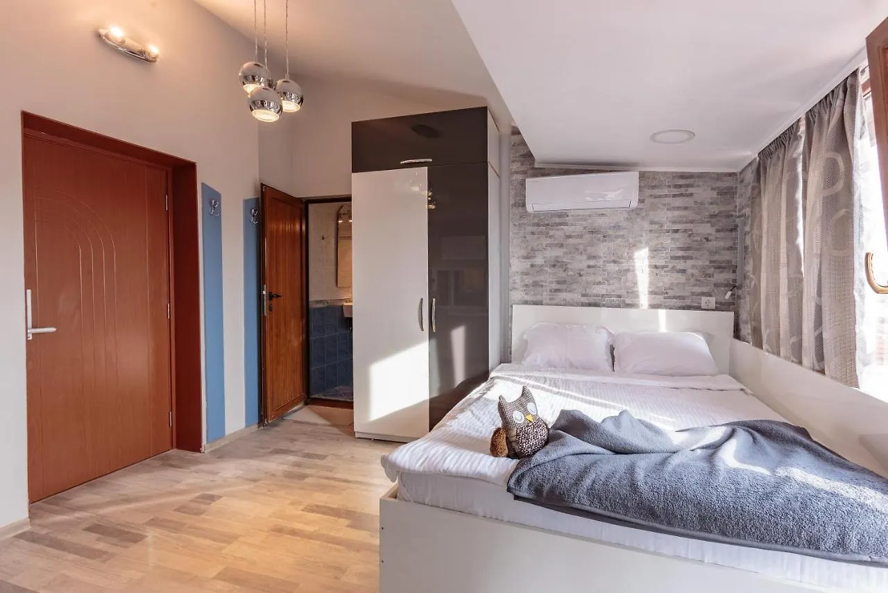 Apart & Rooms Fotinov Burgas City Gæstehus